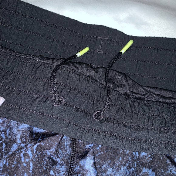 Under Armor Semi-Fitted Heat Gear Run Shorts with Inner Lining - Size Small - Picture 4 of 10